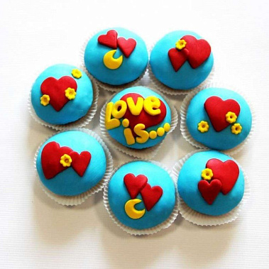 Капкейки "Love is..." купить - первоуральск.сладкоежкин.рф