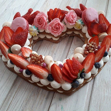 Торт "Клубничное сердце" купить - первоуральск.сладкоежкин.рф